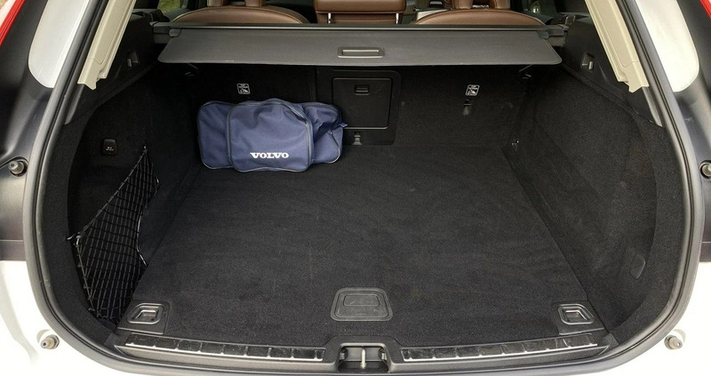 Volvo XC 60 cena 169900 przebieg: 59000, rok produkcji 2019 z Szczekociny małe 379